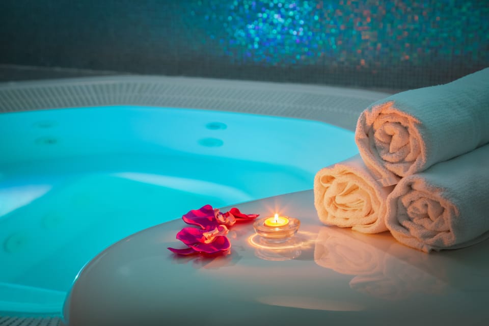 Indoor spa tub