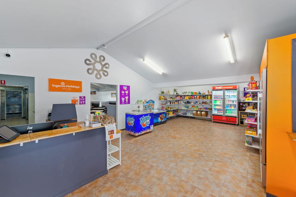 Lake Hume Holiday Park Campground/ 
RV Resort in New South Wales