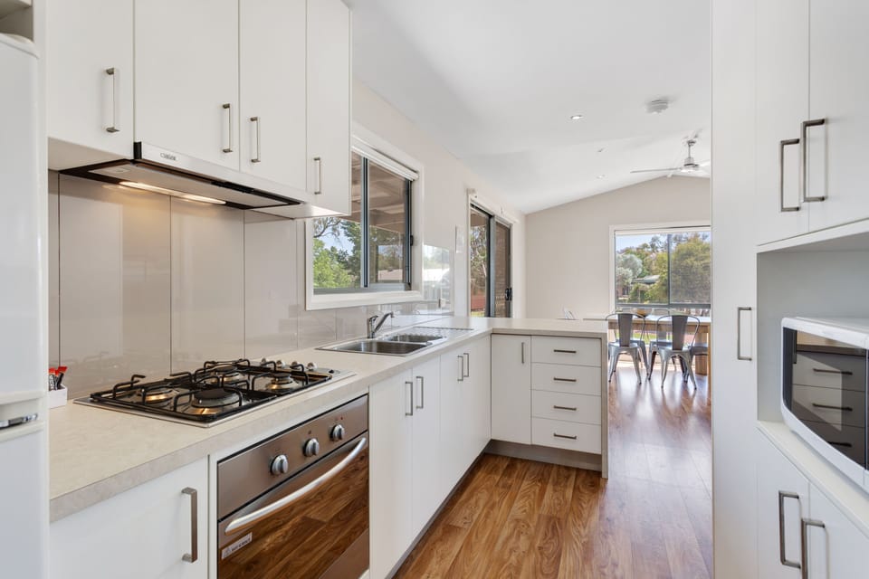 Parkview Cabin | Private kitchen | Fridge, microwave, stovetop, electric kettle