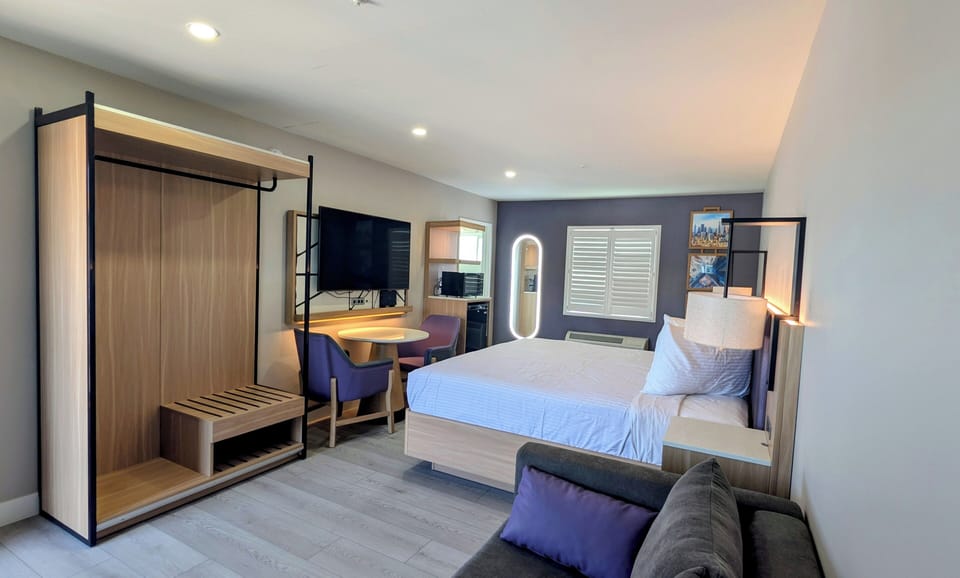 Desk, iron/ironing board (on request), WiFi (free), bed sheets