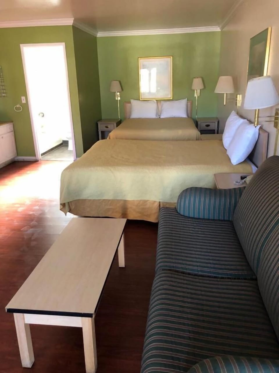 Iron/ironing board, free WiFi, bed sheets