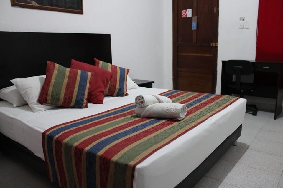 Standard Double Room | In-room safe, desk, iron/ironing board (on request), WiFi (free)