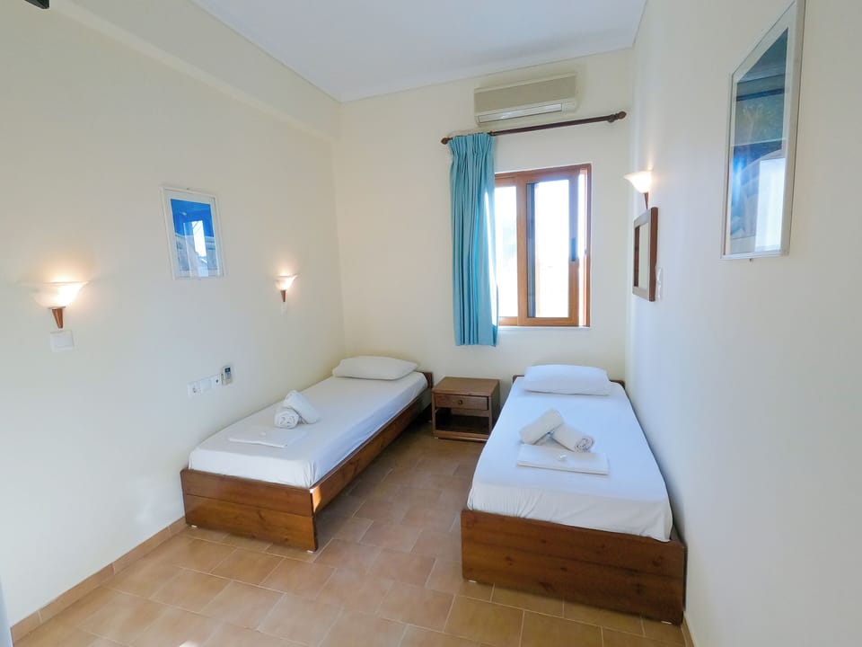 Twin Room, 2 Twin Beds | Blackout drapes, free WiFi, bed sheets