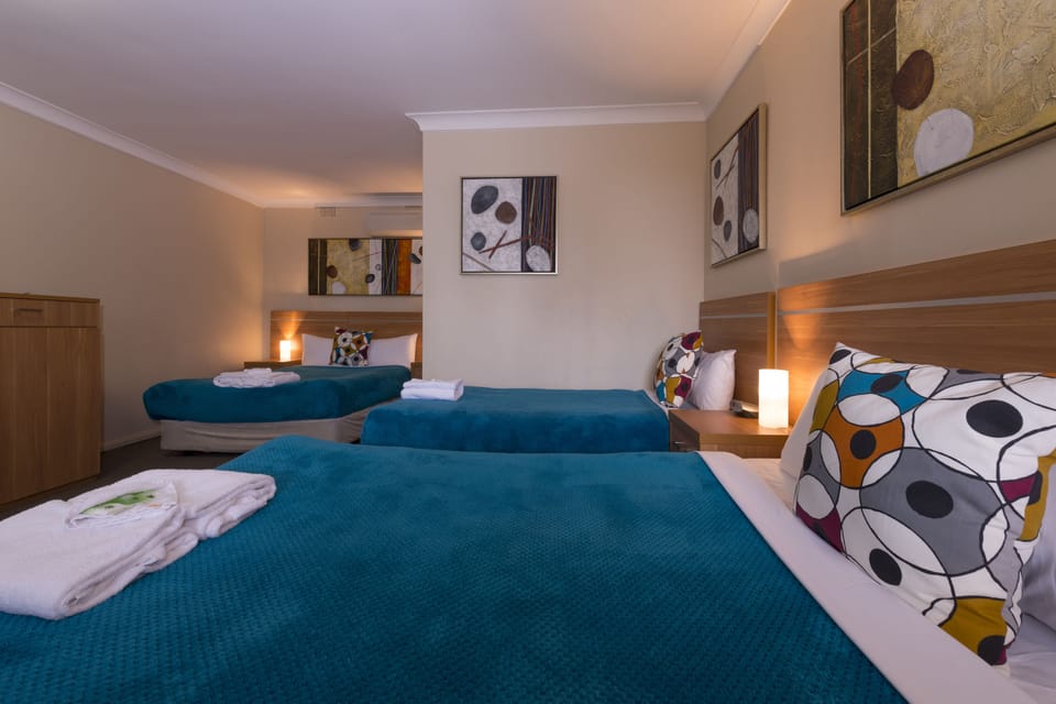 Premium bedding, desk, iron/ironing board, WiFi (free)