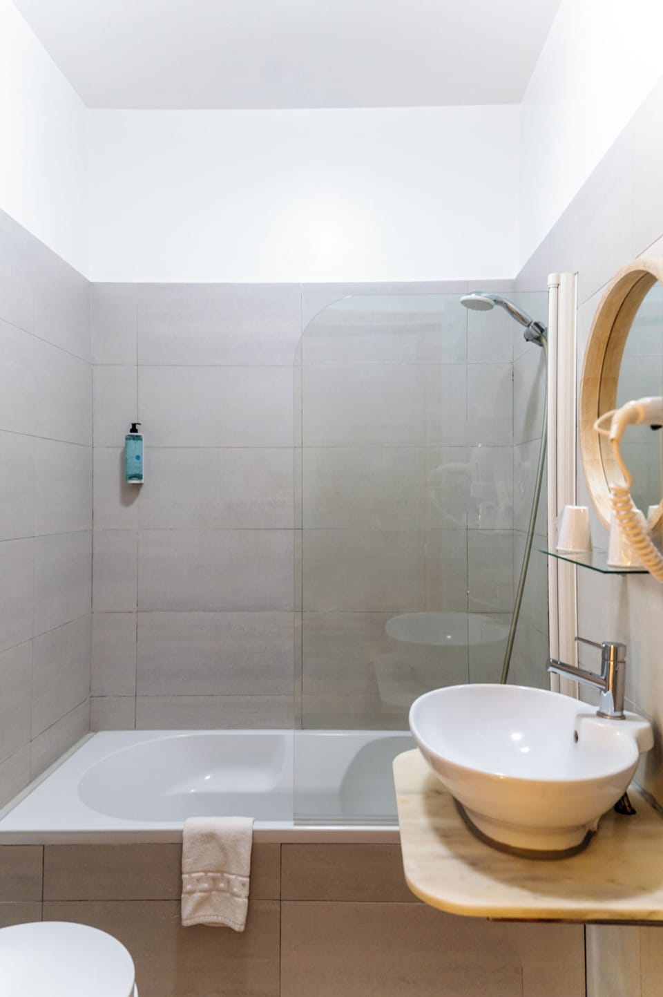 Double Room, Balcony, Sea View | Bathroom | Hair dryer, towels, soap, shampoo