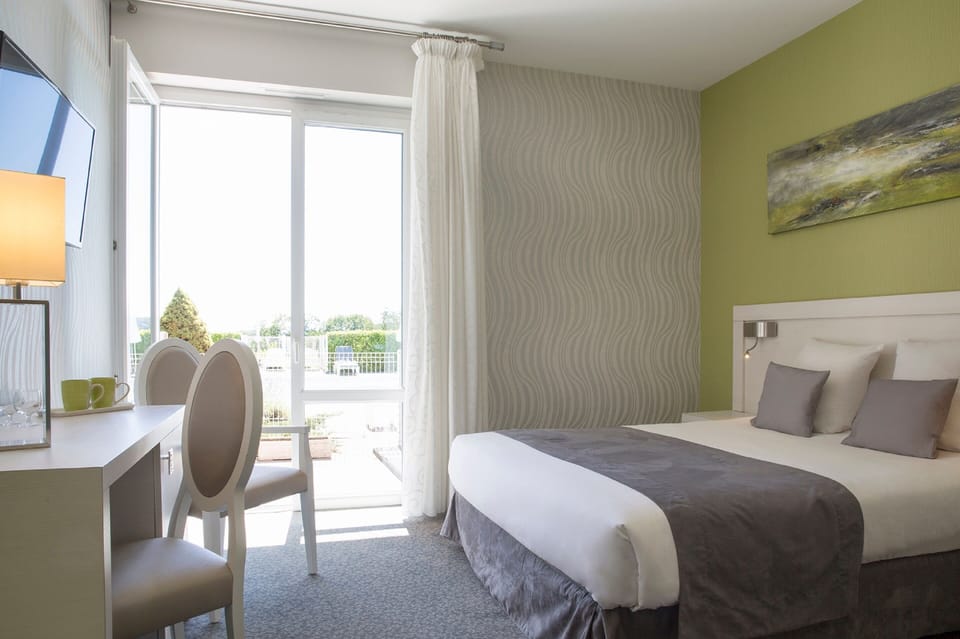 Comfort Room | Premium bedding, minibar, in-room safe, desk