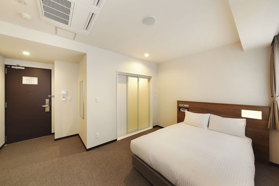 Double Room, Accessible | Desk, blackout drapes, iron/ironing board, free WiFi