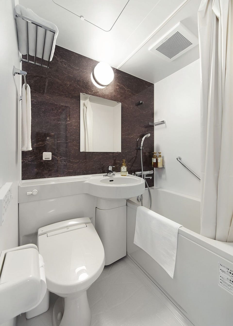 Combined shower/tub, free toiletries, hair dryer, slippers