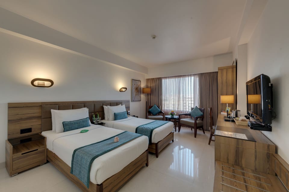 Deluxe Room, 1 King Bed | Premium bedding, pillowtop beds, minibar, in-room safe