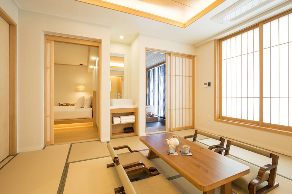 In-room safe, soundproofing, iron/ironing board, free WiFi
