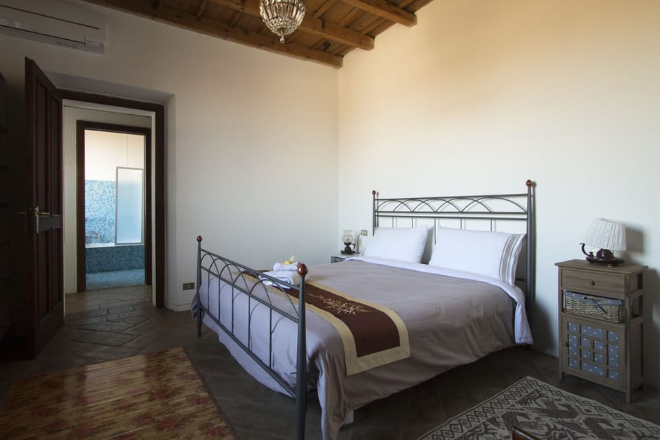 Double Room | Free WiFi, bed sheets