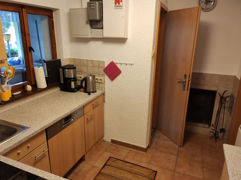 Basic House, 3 Bedrooms (Kohlbach) | Private kitchen | Fridge, oven, stovetop, coffee/tea maker