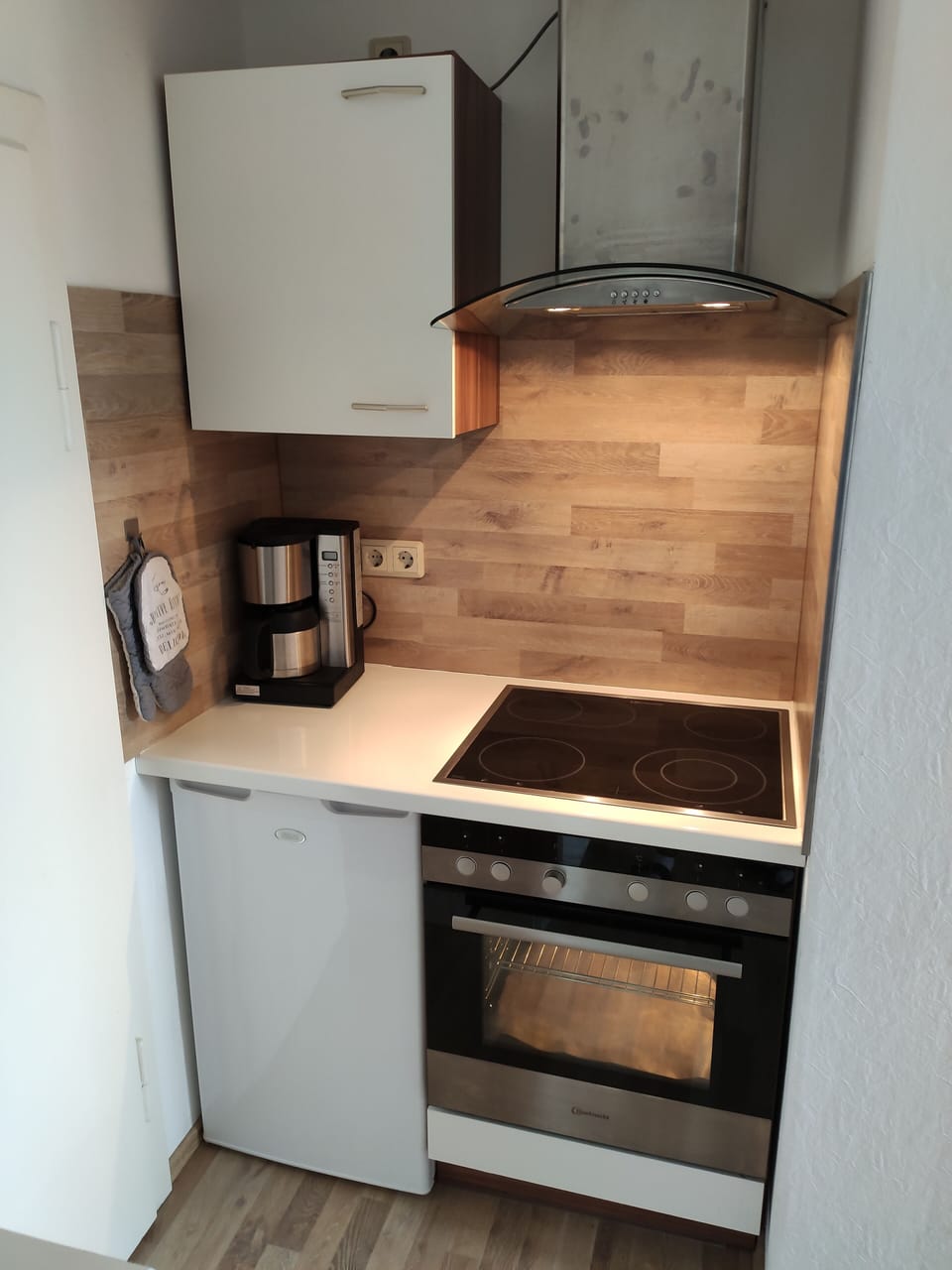 Apartment, 1 Bedroom (Schwarze Kuppe) | Private kitchen | Fridge, oven, stovetop, coffee/tea maker