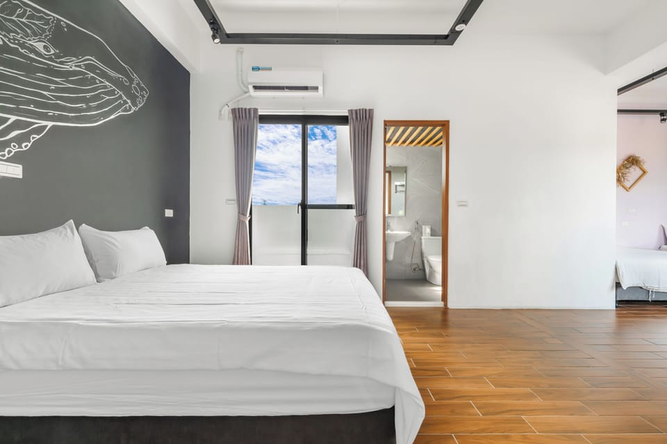 Blackout drapes, soundproofing, free WiFi, bed sheets