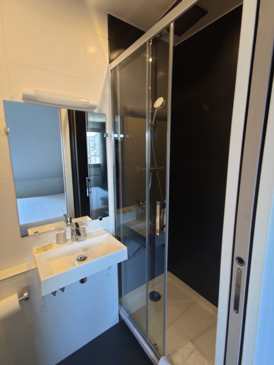 Elegance Double room | Bathroom | Shower, hair dryer, towels