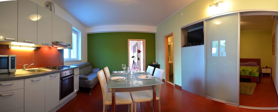 Apartment, 2 Bedrooms, Terrace, Park View | Living area | TV