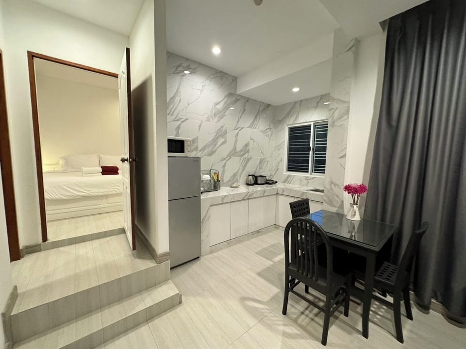 Superior Suite Garden Side Villa | Living area | 40-inch Smart TV with digital channels