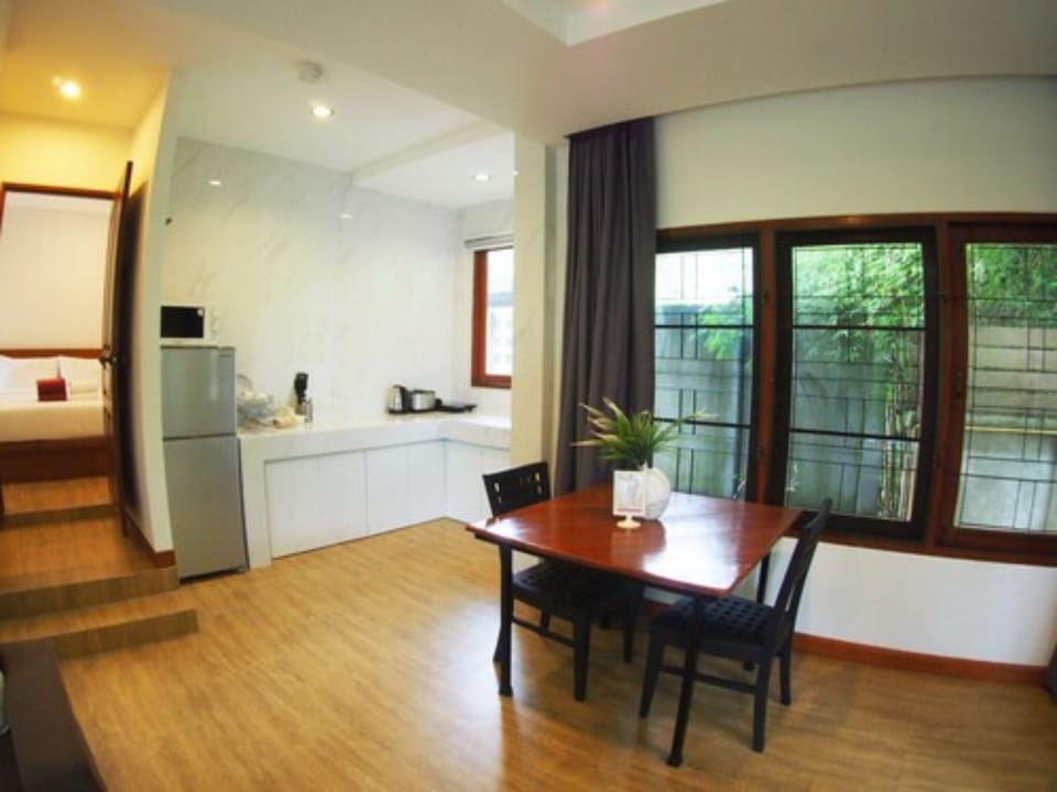 Superior Suite Garden Side Villa | Private kitchen | Full-size fridge, microwave, stovetop, electric kettle