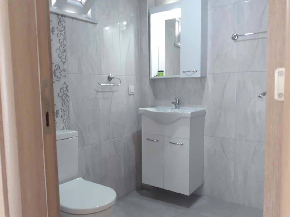Luxury Double Room, 1 Double Bed, Lanai, Sea View | Bathroom | Shower, eco-friendly toiletries, hair dryer, bathrobes