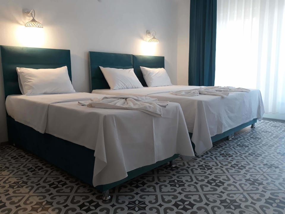 Luxury Triple Room, Lanai, Sea View | Egyptian cotton sheets, premium bedding, down comforters, minibar