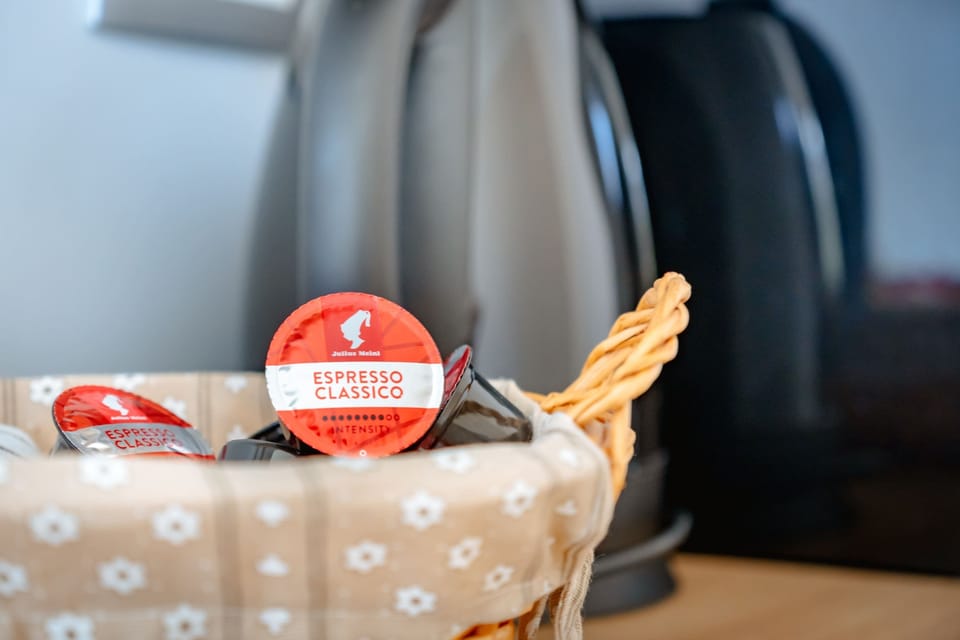 Free coffee for all guests.