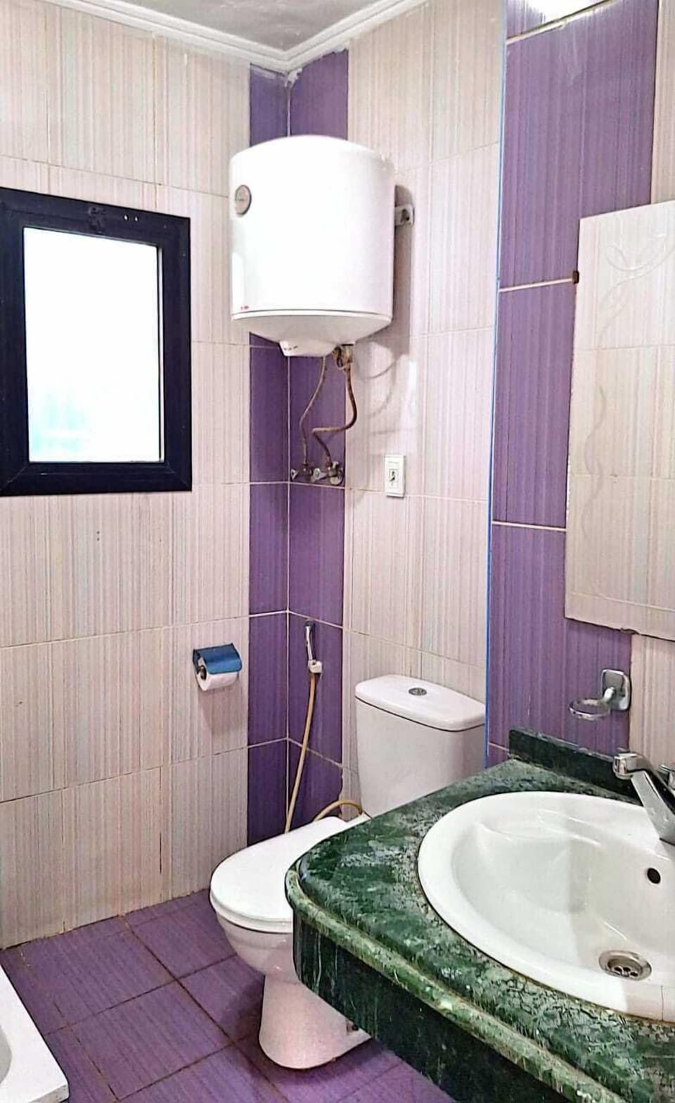 Luxury Room | Bathroom | Shower, rainfall showerhead, bidet, towels