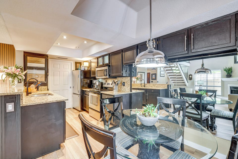 Dining Area | Dishware & Flatware