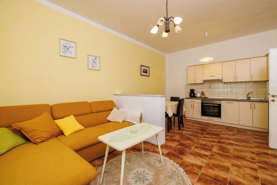 Apartment (A5) | Living room | TV