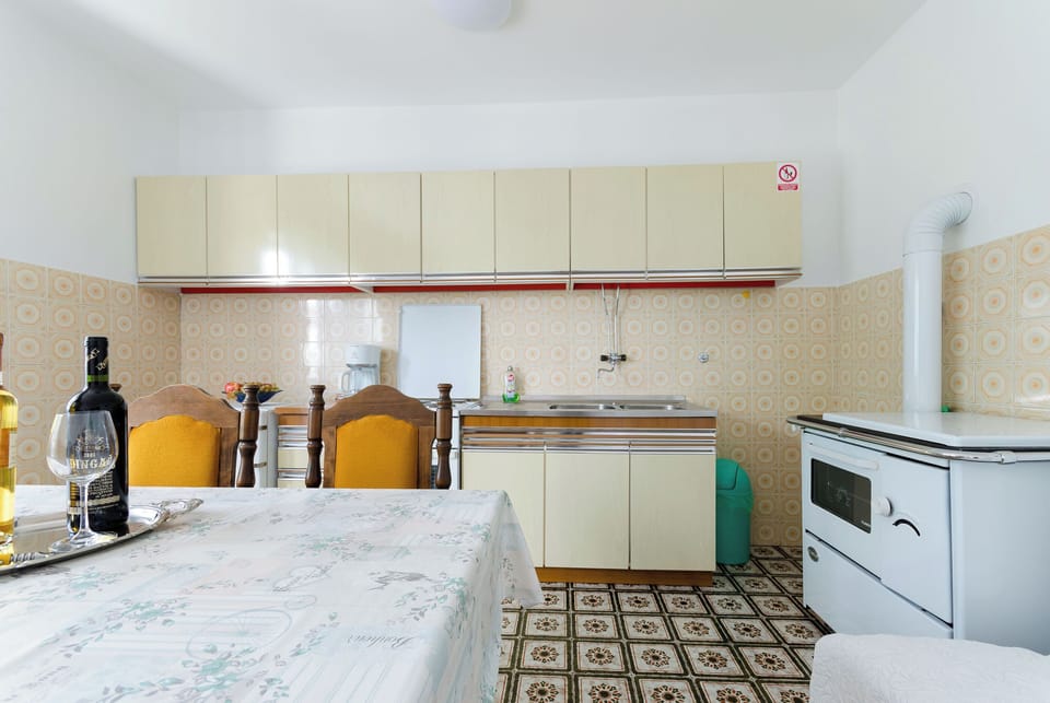 Apartment (A1) | Private kitchen | Fridge, stovetop, espresso maker, toaster