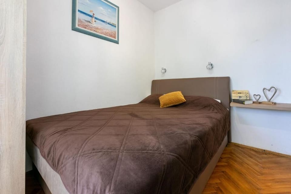 House | 2 bedrooms, iron/ironing board, free WiFi, bed sheets