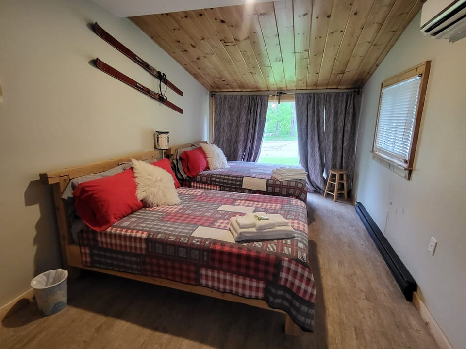 Deluxe Suite, 2 Bedrooms, Non Smoking, Garden View | Blackout drapes, free WiFi, bed sheets
