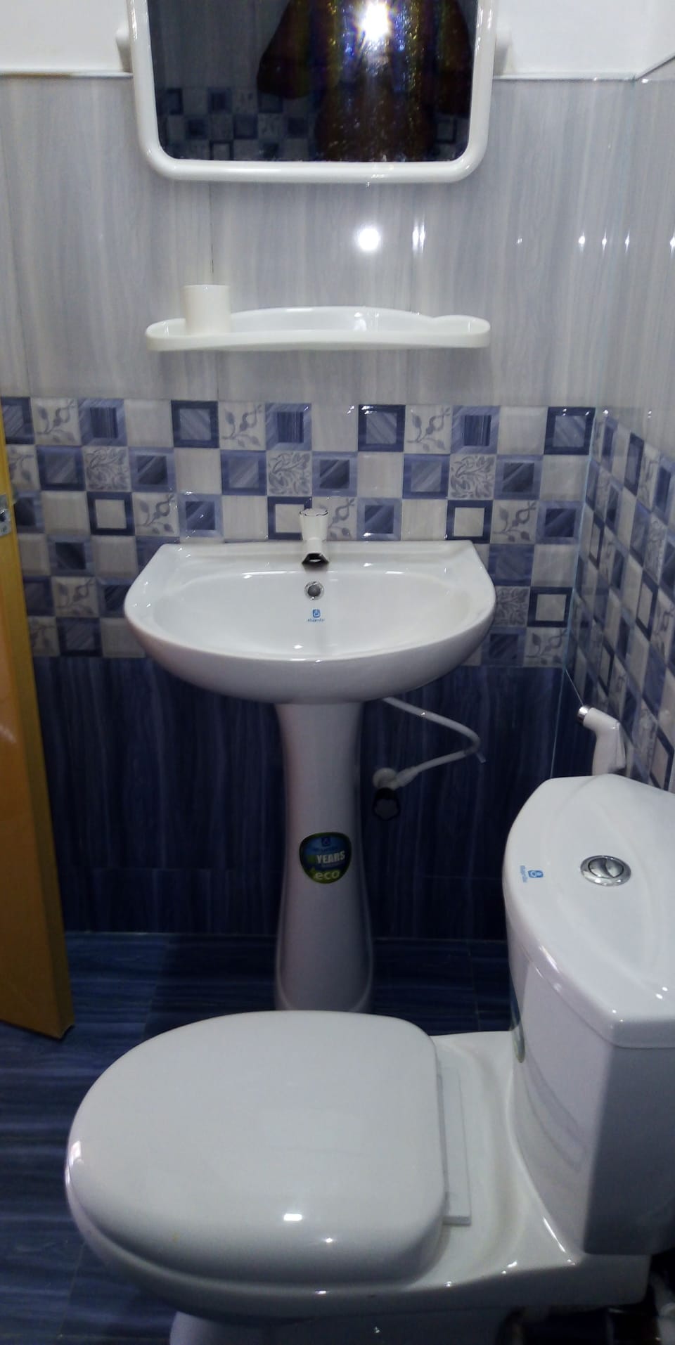 Basic Double Room, 1 Queen Bed | Bathroom | Shower, bidet, towels