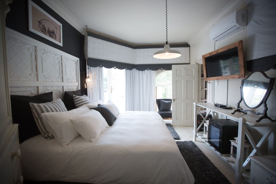 Room (The Fritz) | 1 bedroom, Egyptian cotton sheets, premium bedding, down comforters