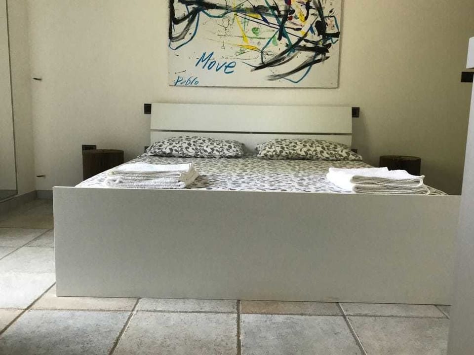 Double Room, Garden View | Blackout drapes, bed sheets
