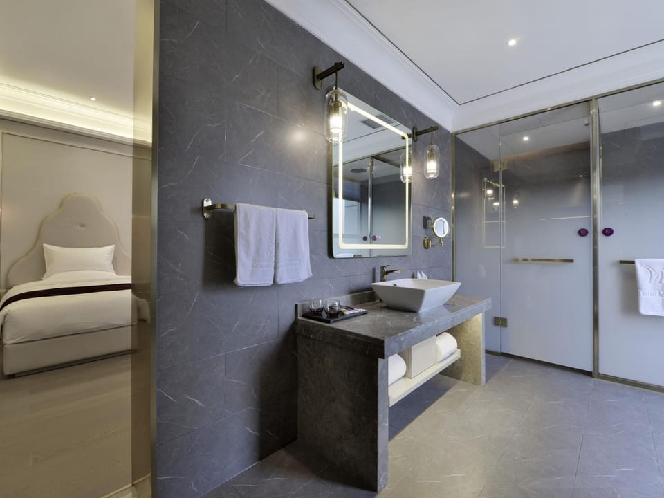 Minibar (free items), in-room safe, desk, blackout drapes