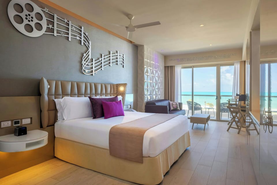 STAR Class Junior Suite Ocean View | Premium bedding, in-room safe, desk, laptop workspace