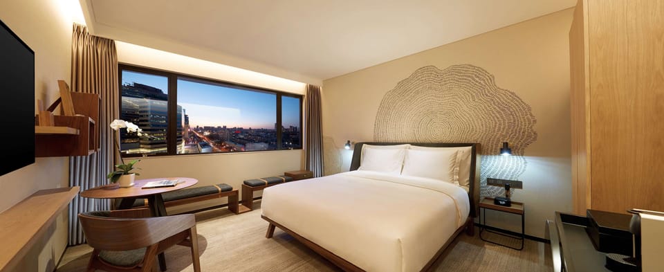 Premium Room, 1 King Bed | Premium bedding, down comforters, pillowtop beds, in-room safe