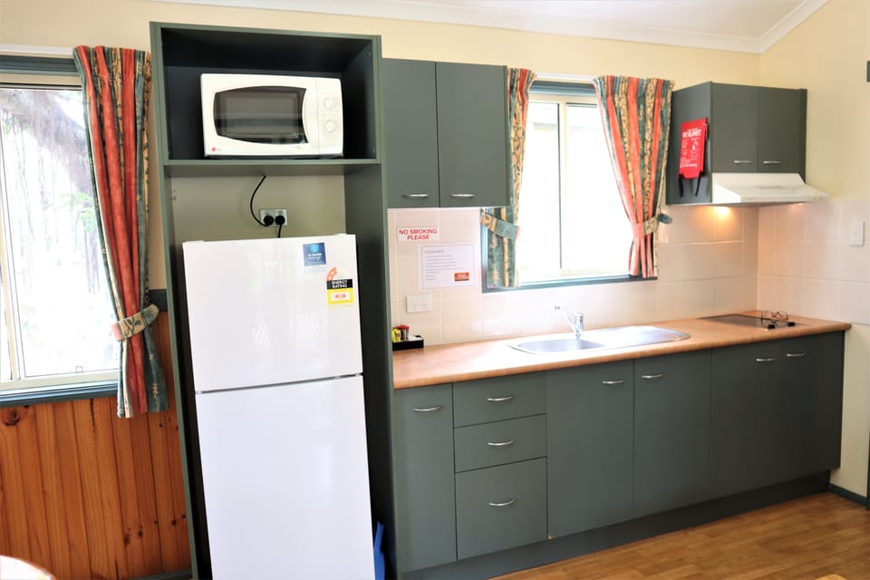 1 Bedroom Garden Villa | Private kitchenette | Fridge, microwave, dishwasher, coffee/tea maker