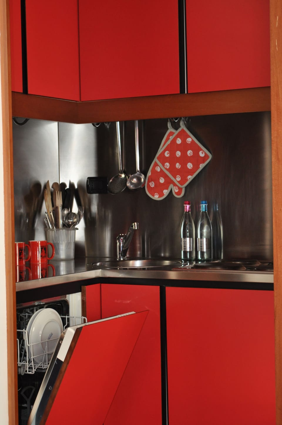 Studio | Private kitchenette | Fridge, stovetop, dishwasher, electric kettle