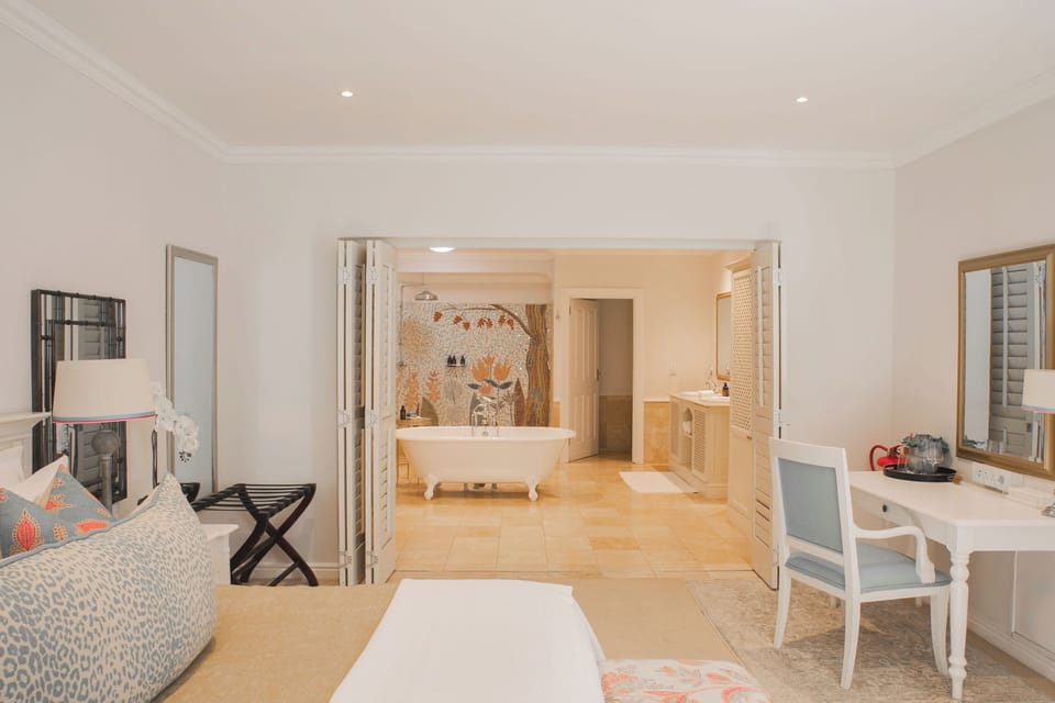 Superior Room, 1 King Bed | Premium bedding, down comforters, free minibar, in-room safe
