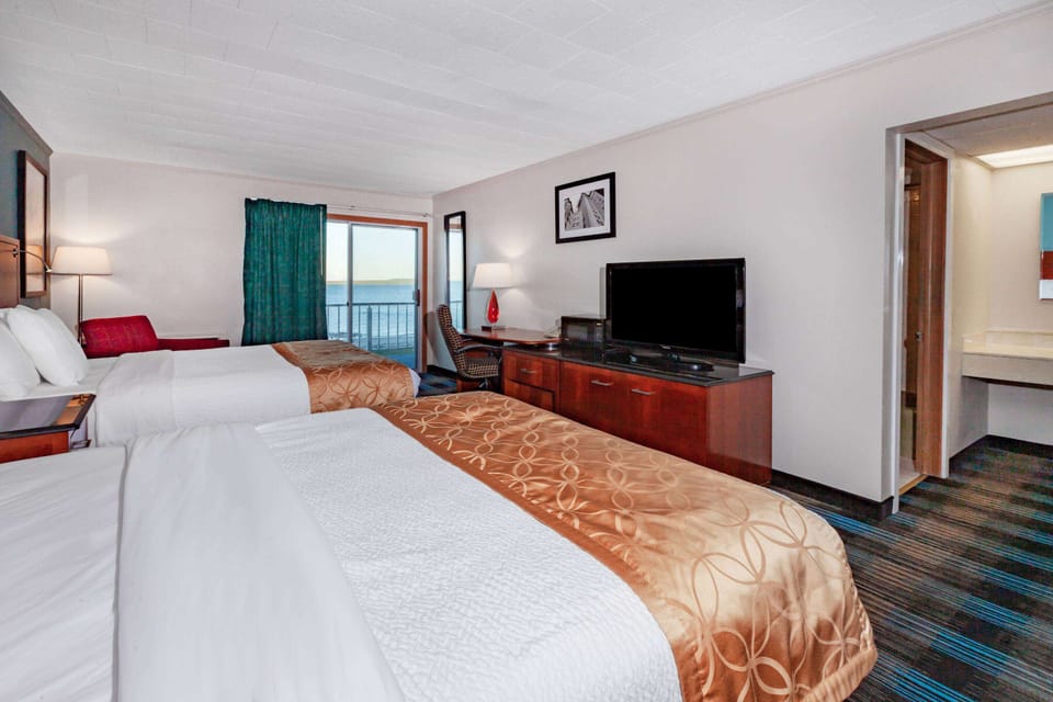 Desk, free WiFi, bed sheets, alarm clocks