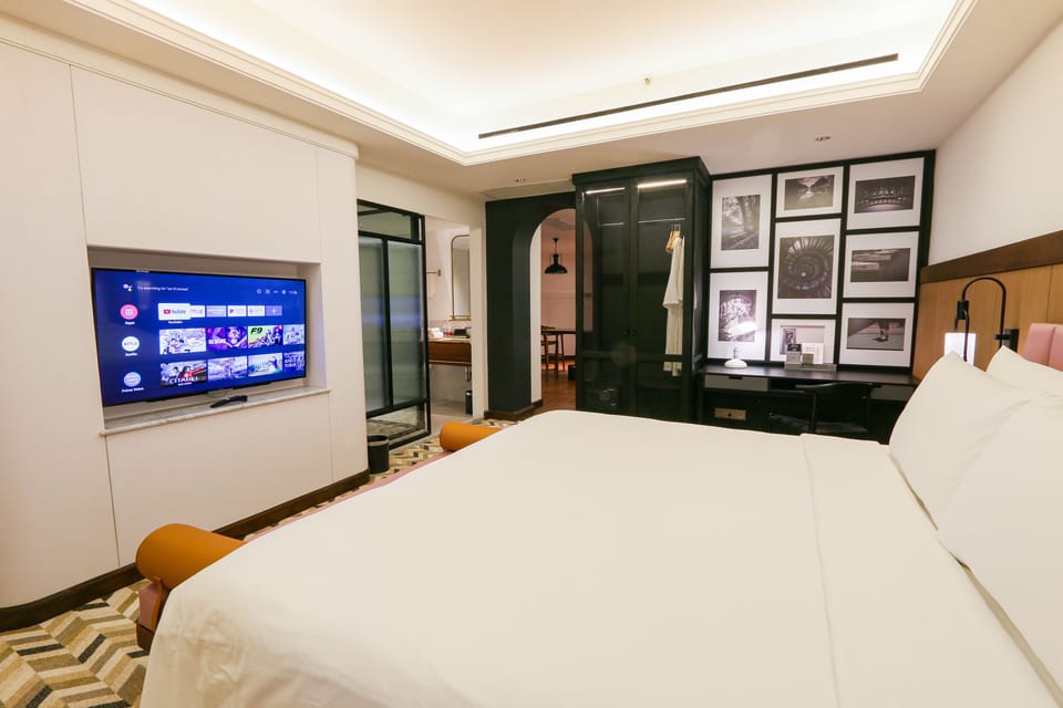 Executive Suite Room | Down comforters, Select Comfort beds, in-room safe, desk