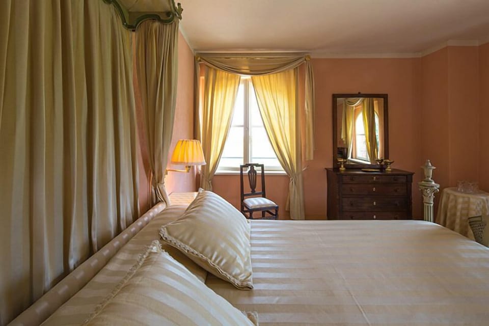 Minibar, desk, iron/ironing board, free WiFi