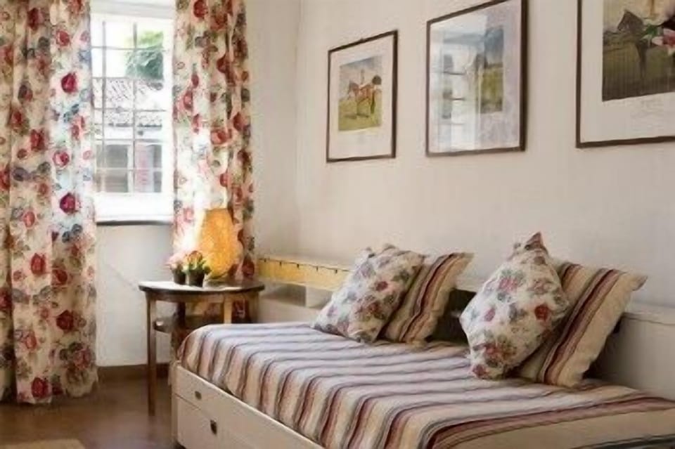 Standard Quadruple Room | Living area | TV
