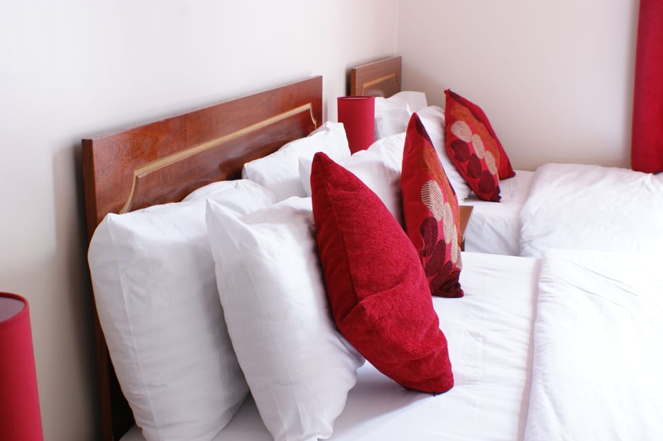 Standard Room, 2 Twin Beds | In-room safe, desk, laptop workspace, blackout drapes