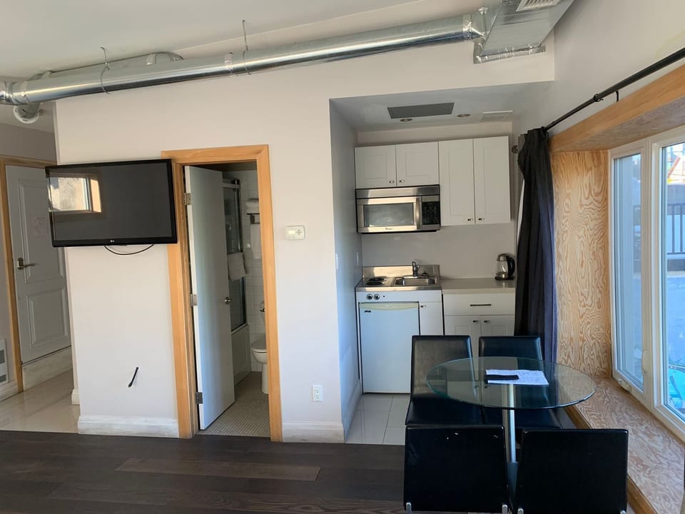 Deluxe 2 Queen Beds | Private kitchen | Mini-fridge, microwave