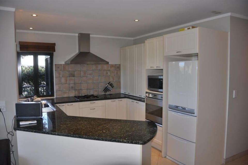 Kitchen 3 bed side