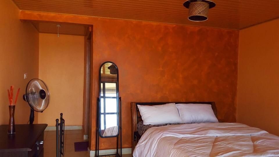 Double Room | Desk, bed sheets