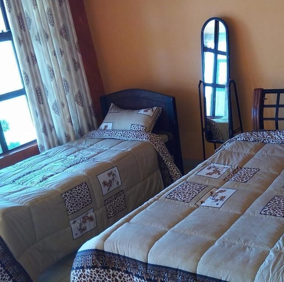Double Room | Desk, bed sheets