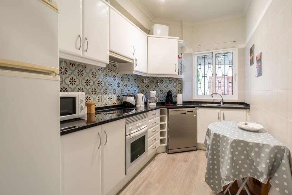Apartment, 2 Bedrooms, Balcony, Sea View | Private kitchen | Full-size fridge, microwave, oven, stovetop